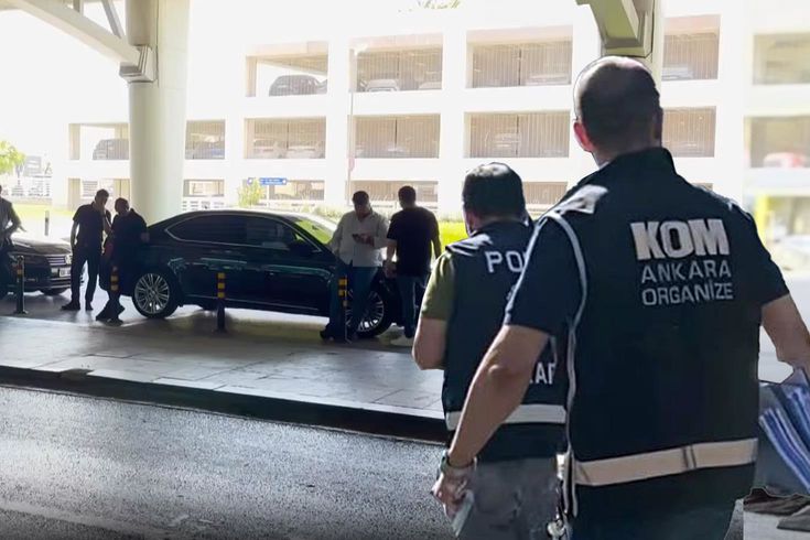 Çankaya Belediye Başkanı Güler'in gözaltına alınacağı havalimanında dikkat çeken hazırlık
