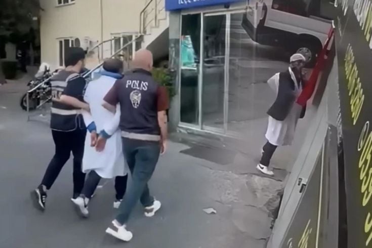 Türk bayrağını sökerek yere atan şahsın ifadesi ortaya çıktı