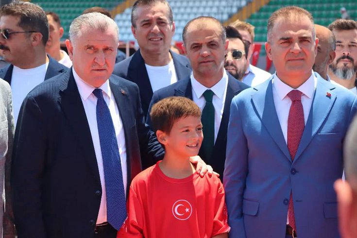 Bakan Bak'tan stadyum müjdesi: Yeni sezona yetişecek