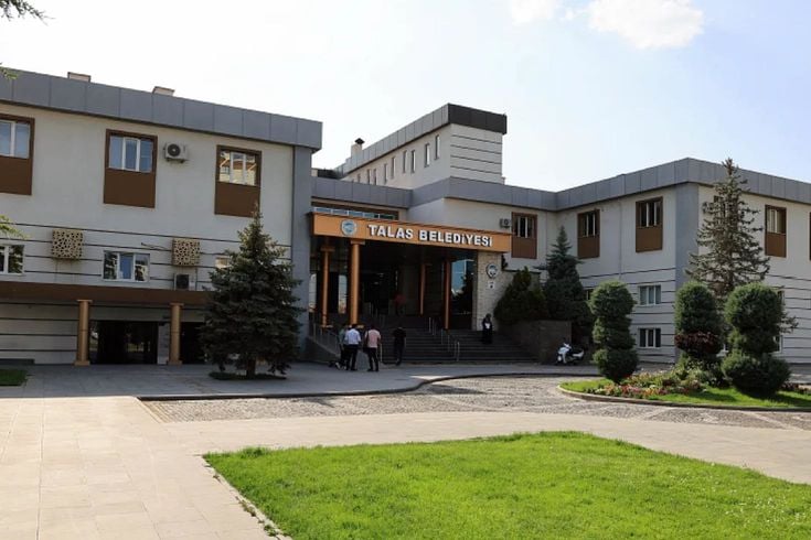 AK Parti Kayseri İl Başkanı, uyuşturucudan tutuklanan avukatın CHP'li meclis üyesi olduğunu açıkladı