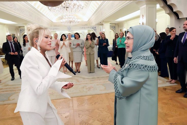 Görüntüler ilk kez yayınlandı! Ajda Pekkan, First Lady'ler için sahne aldı