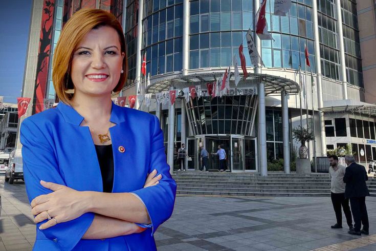 İzmit Belediyesi'ne operasyon! Başkan Fatma Kaplan Hürriyet ve eşi gözaltına alındı