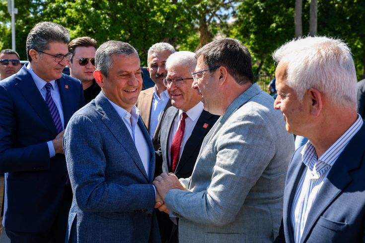 Özgür Özel'in yeni partisinin ilk belediye başkanı Muharrem Erkek olacak