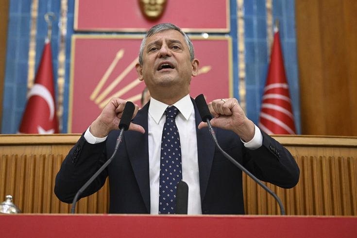 Özgür Özel'in yeni parti açıklaması sonrası Murat Bakan, CHP'den istifa etti