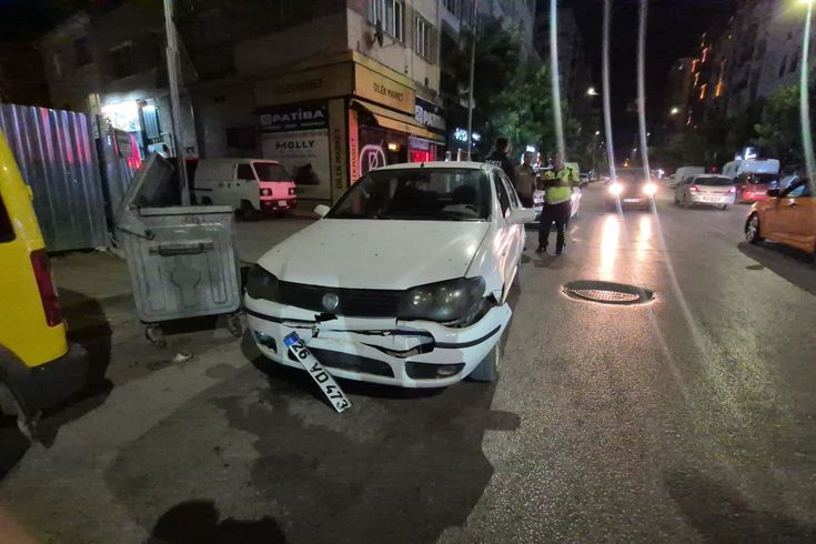 Dolmuş şoförü kazaya davetiye çıkardı: Seyir halindeyken yaptığı şeye bakın