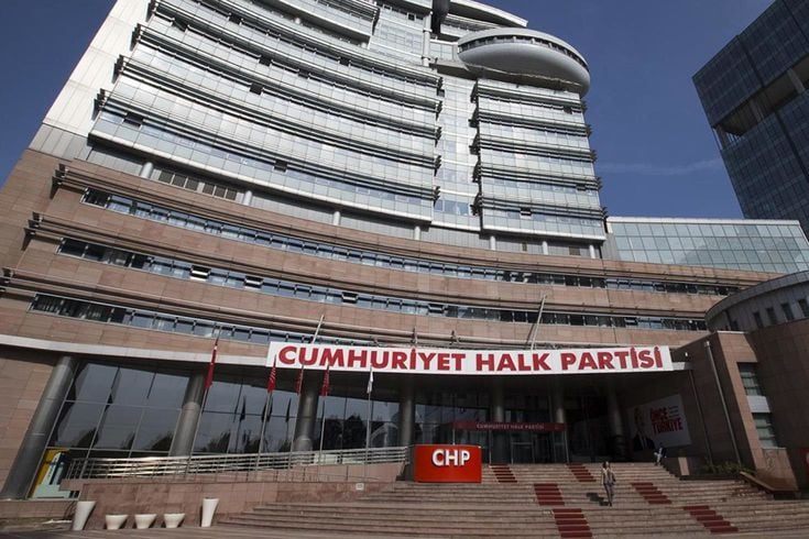CHP'deki bölünme devam ediyor: Belediye başkanı istifa etti