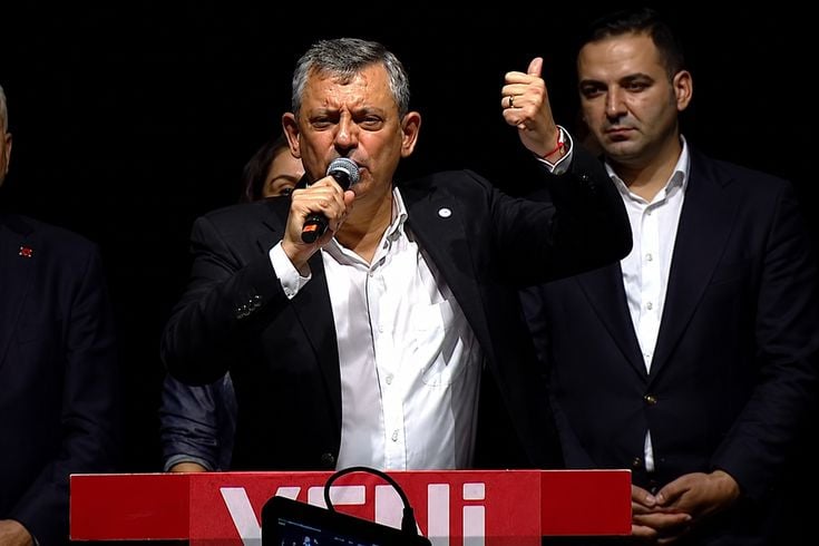 Özel, AK Parti’ye geçen başkanlara 2 ismi örnek gösterdi