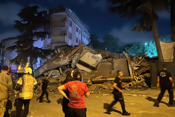 Bahçelievler'de 6 katlı bina çöktü