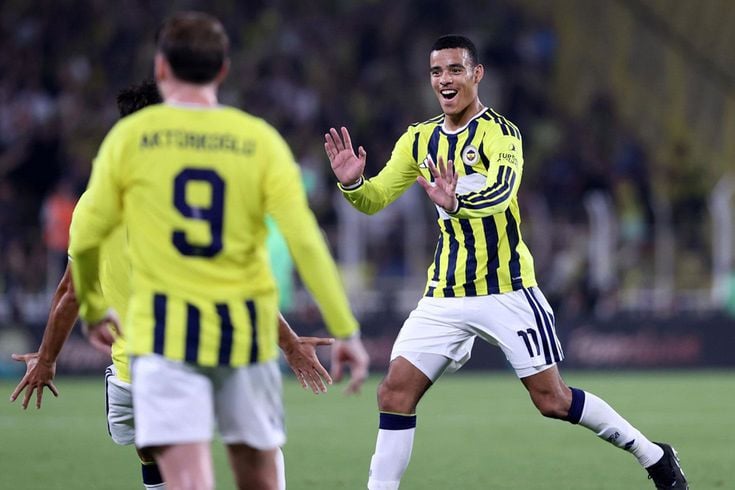 Kadıköy'de resital! Fenerbahçe yıldızlarıyla tura göz kırptı
