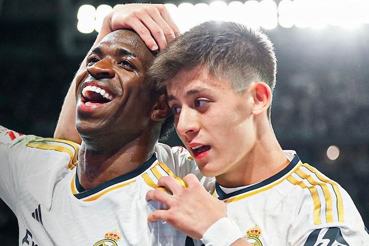 Real Madrid'de Vinicius Junior'un sözleşmesi yenilendi