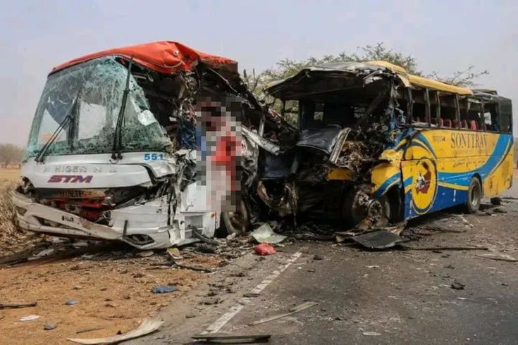Nijer'de yolcu otobüslerinin çarpıştığı kazada ölü sayısı 20'nin üzerine çıktı
