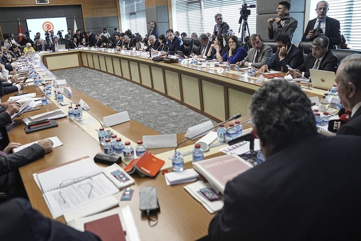 Çerçeve yasa çatlağı! 3 milletvekili hayır diyeceğini açıkladı, Özel acil toplantı çağrısı yaptı