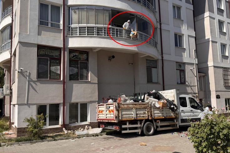 Emekli profesörün evinden çıkanlar ekipleri hayrete düşürdü
