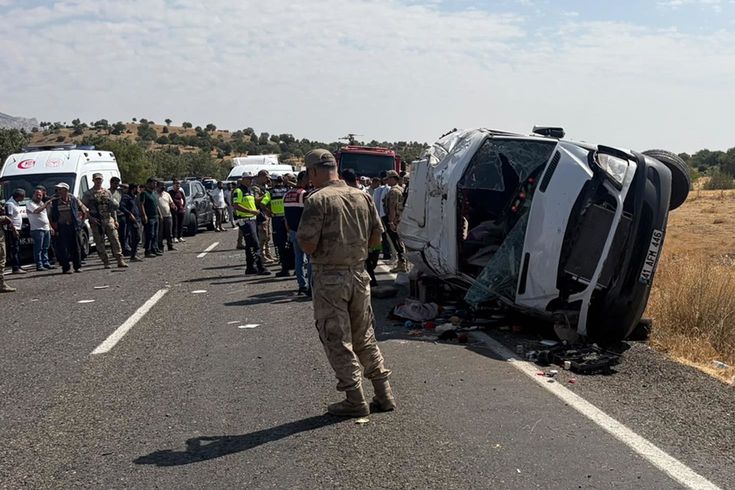 Diyarbakır'da nişan yolunda katliam gibi kaza: 5 ölü, 11 yaralı