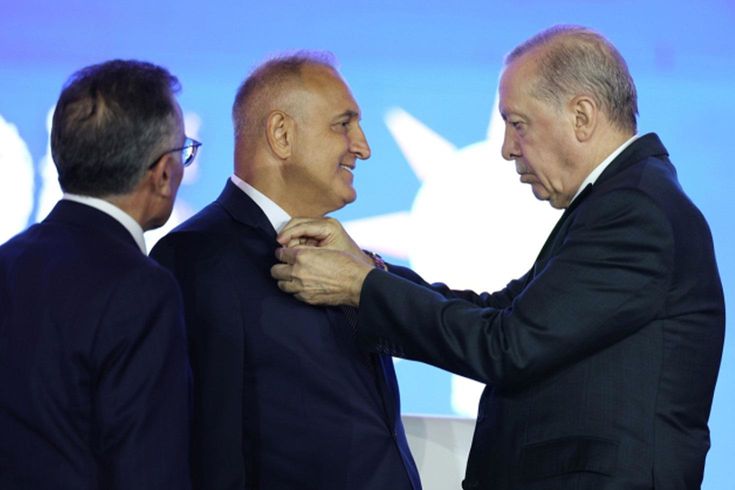 AK Parti’ye geçen Aydın Milletvekili Ömer Karakaş kararının nedenini açıkladı