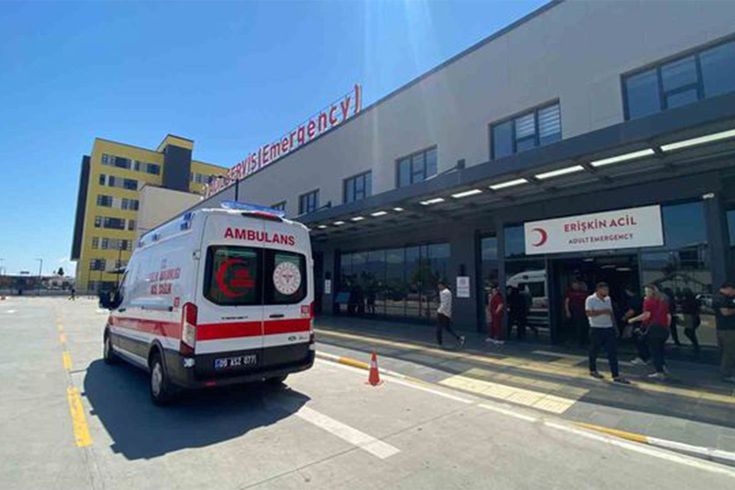 Aydın'da trafik ışıklarında satış yapan yaşlı kadın kamyonetin çarpması sonucu hayatını kaybetti