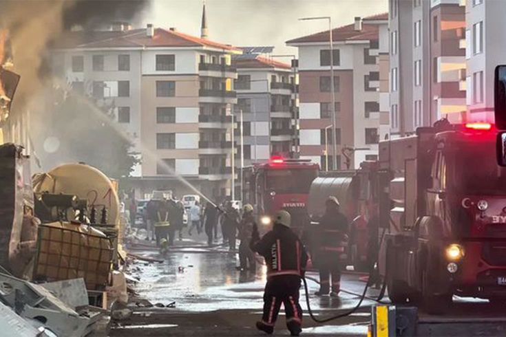 Malatya’da deprem konutları şantiyesinde yangın: 180 konteyner kullanılamaz hale geldi