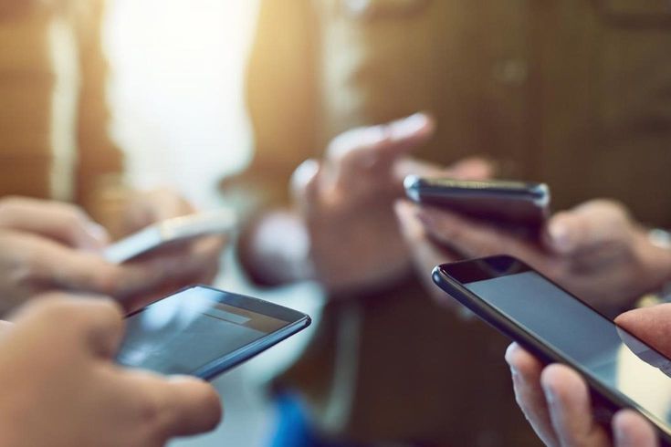 Telefon piyasasında dengeler değişiyor! Dev markalardan beklenmedik hamle