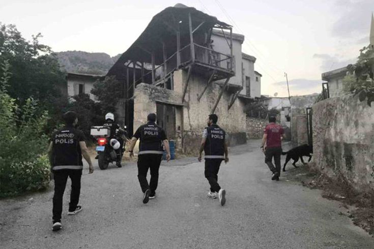 Adana'da uyuşturucu denetiminde aranan terör örgütü üyesi yakalandı