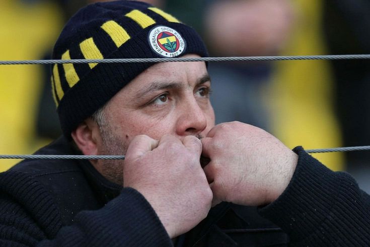 Fenerbahçe'de korkutan sakatlık! Sahadan sedyeyle ayrıldı