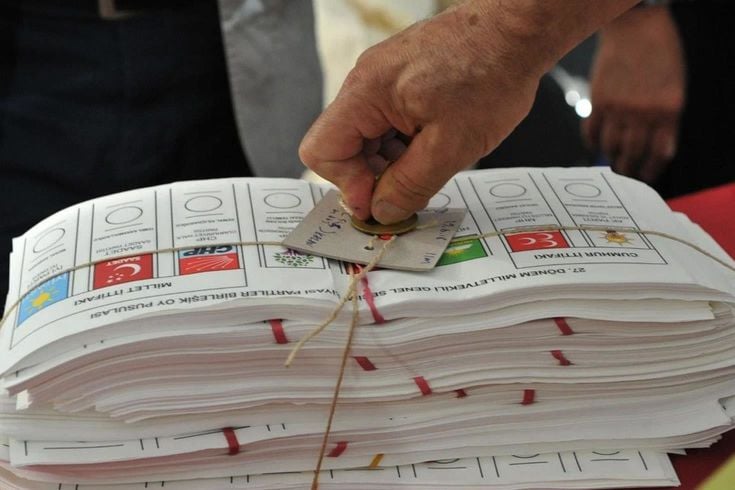 Gelecek Partisi resmen feshedildi