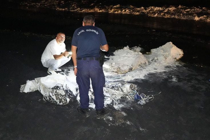 Samsun sahilinde şüpheli madde paniği: Ekipler alarma geçti