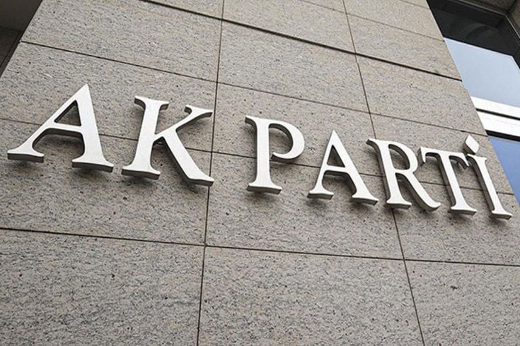 AK Parti'de 4 il başkanı görevden alındı