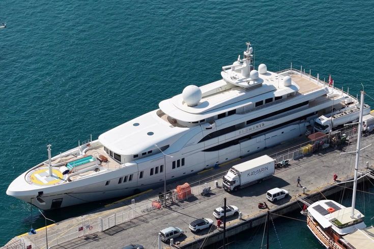 125 milyon dolarlık süper yat Fethiye’de yakıt ikmali yaptı