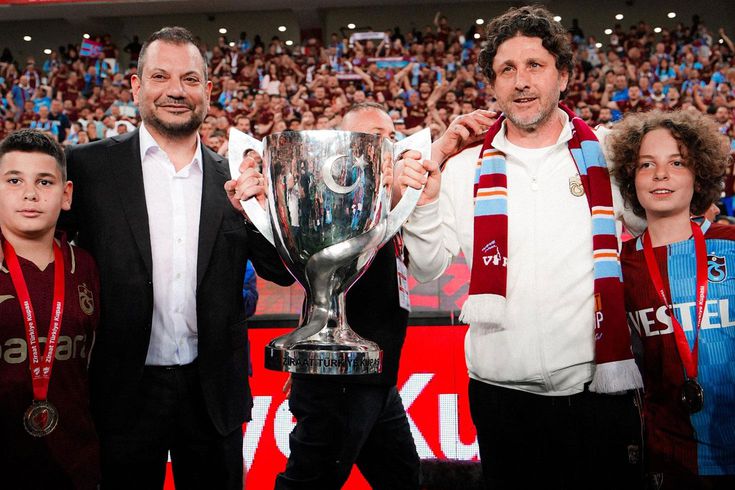 Trabzonspor teknik direktörü Fatih Tekke, görevinden istifa etti