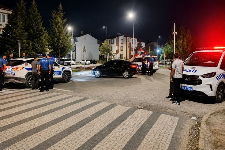 Kayseri'de akraba kavgası kanlı bitti: 24 yaşındaki genç bıçaklandı