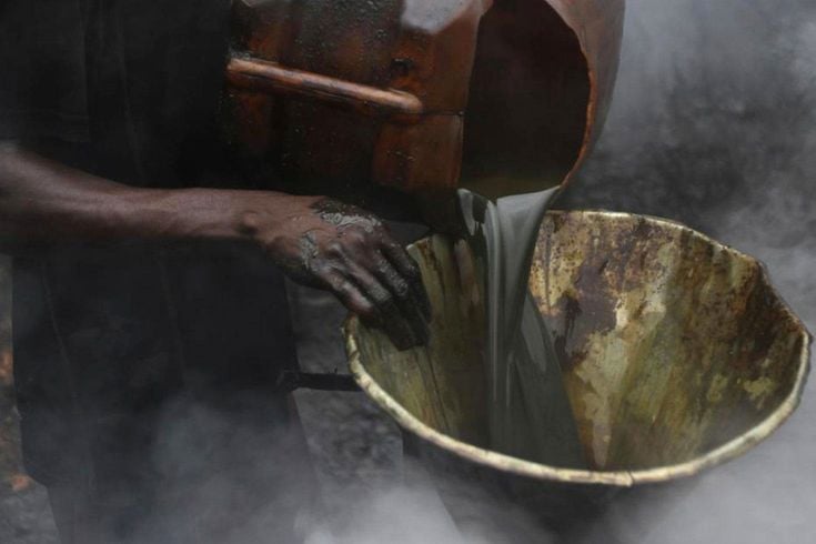Nijerya'da petrol hırsızlığı girişiminde bulunan 37 kişi zehirlenerek öldü