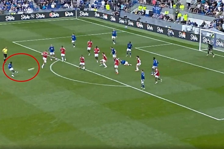 Manchester United'a 90+6'da büyük şok! Son saniyede kaleye füze yolladı