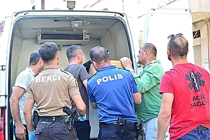 Park halindeki otomobilde ölü bulundu