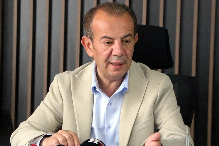 Bolu'da ‘rüşvet' soruşturmasında beyan veren Tanju Özcan fenalaşarak bayıldı