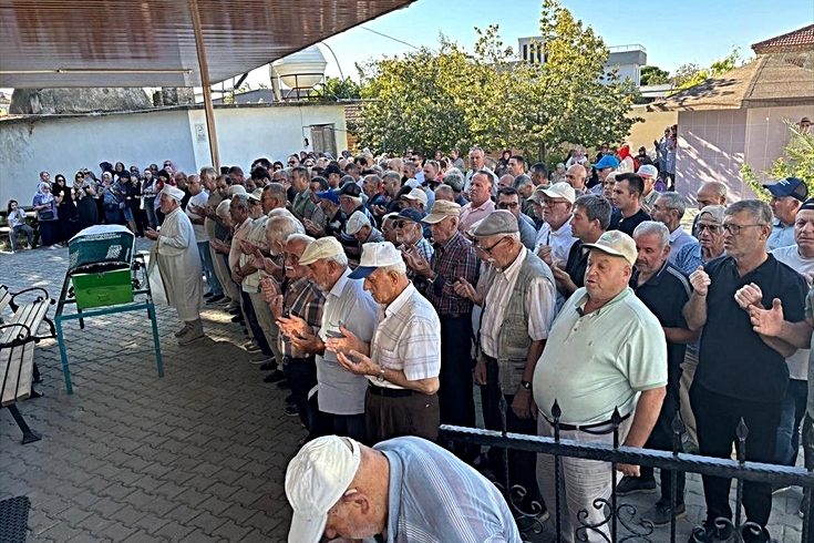 Usta oyuncuya büyük vefasızlık! Son yolculuğuna bir avuç insan uğurladı