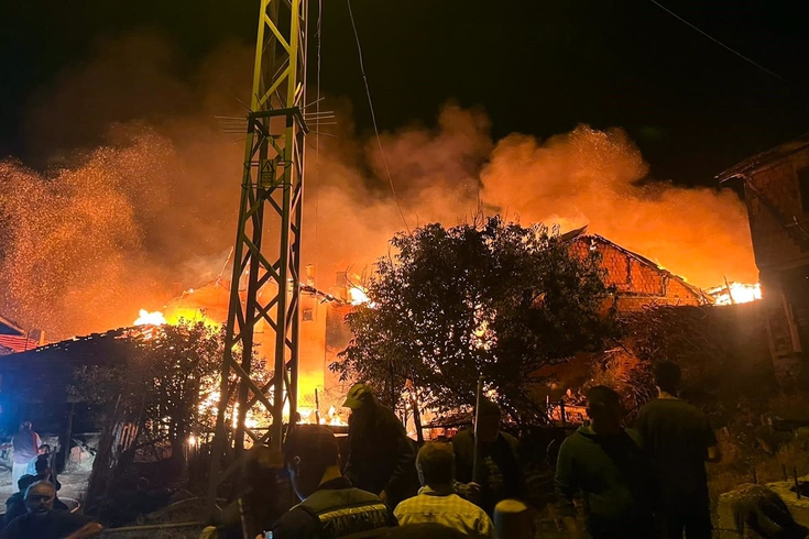 Çorum'da çıkan yangında 2 ev ile 1 ahır kullanılamaz hale geldi