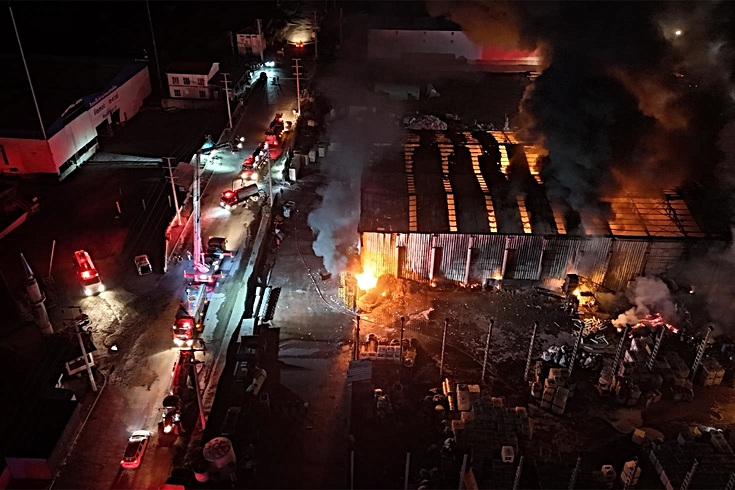 Bolu'da geri dönüşüm tesisinde korkutan yangın: 5 saatte zor söndürüldü