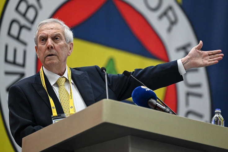 Fenerbahçe taraftarından Aziz Yıldırım'a istifa çağrısı