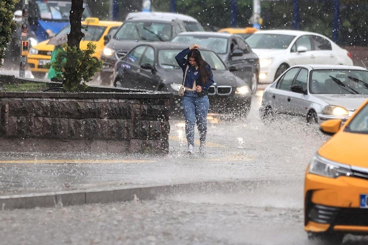 Meteoroloji'den iki ilde kuvvetli yağış uyarısı! Sel, heyelan ve yıldırım