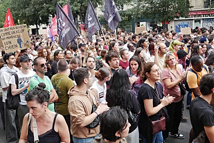 Fransa'da polisin silah yetkisini düzenleyen tasarıya tepki! Binlerce kişi sokağa indi, dilekçeye 730 bin imza toplandı