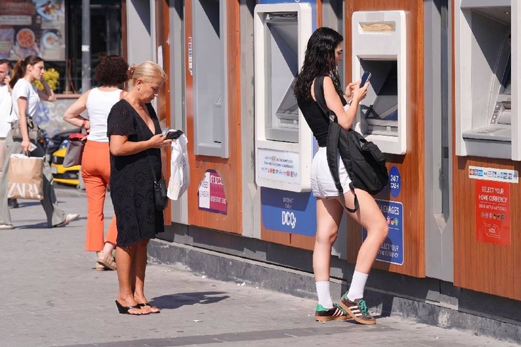 ATM'lerde bir devir kapanıyor!