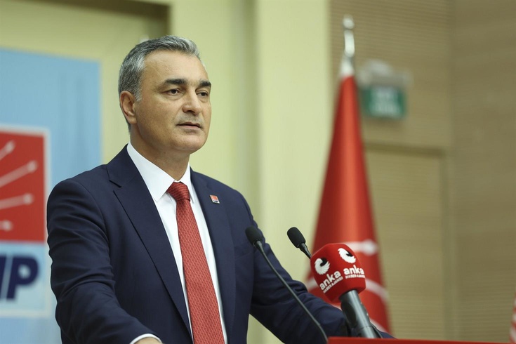 CHP Sözcüsü Sarı'dan Özgür Özel'e belgeli yanıt: Ya yalan söylüyor ya da yardımcısının ne yaptığından haberi yok