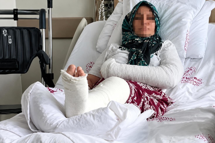 Mersin'de tatlıcıda saldırıya uğrayan 3 çocuk annesi kadının kolu ve bacağı kırıldı