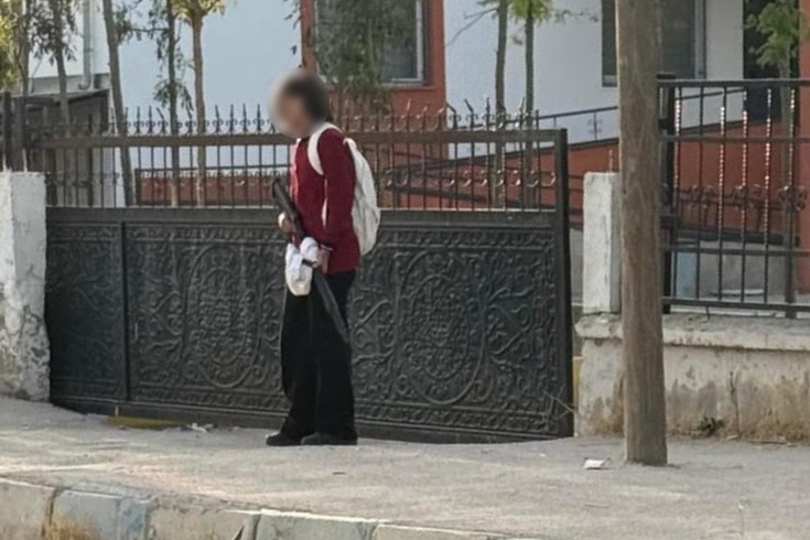 Okula pompalıyla gelen kız öğrencinin fotoğrafı ortaya çıktı