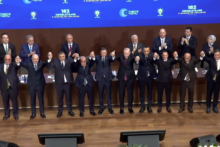 9 belediye başkanı daha AK Parti'de! Rozetlerini Cumhurbaşkanı Erdoğan taktı