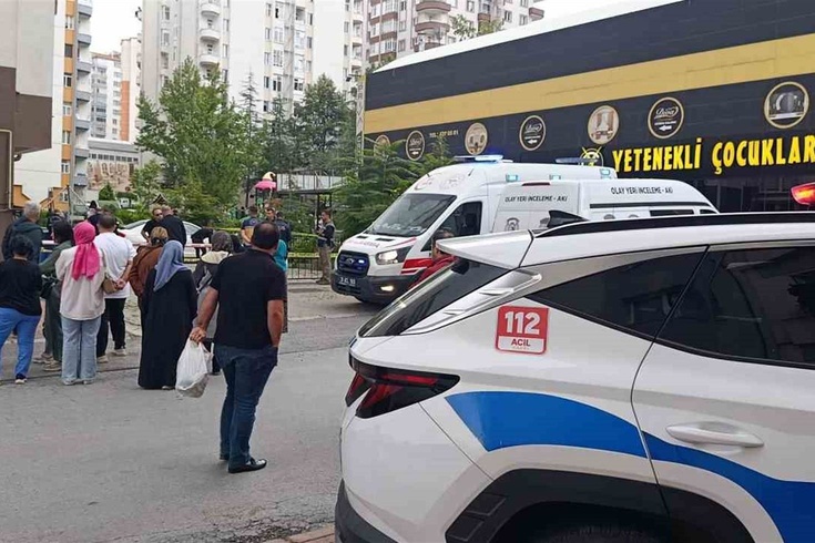 Kayseri'de balkon temizliği faciayla bitti! Merdiven kaydı, 2 çocuk annesi 13. kattan düştü