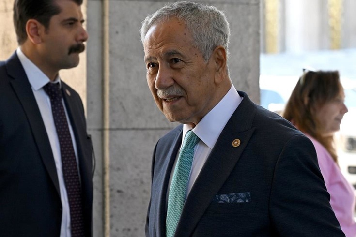 Bülent Arınç'tan fon krizi çıkışı: 800 milyarlık kayıp var, toplanacak para 8 milyar bile değil