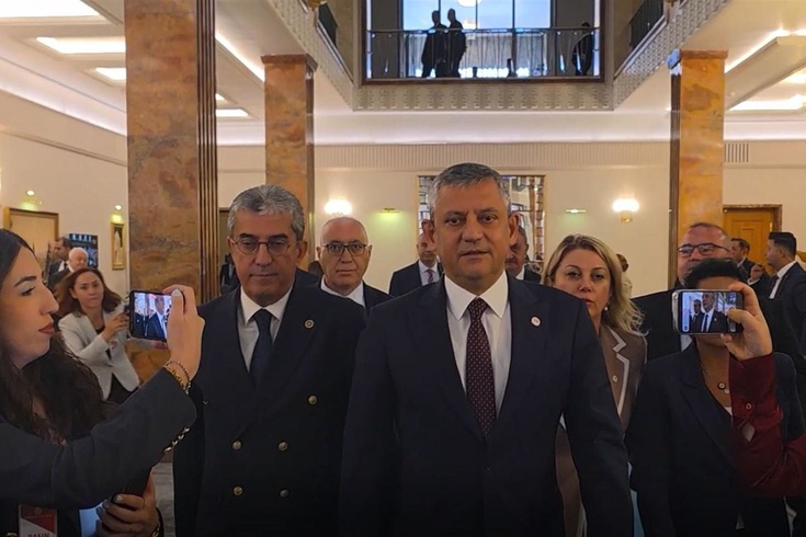 Özgür Özel, Erdoğan'ın konuşmasında Genel Kurul'u neden terk ettiklerini açıkladı: Dinlemeye harcayacak vaktimiz yok