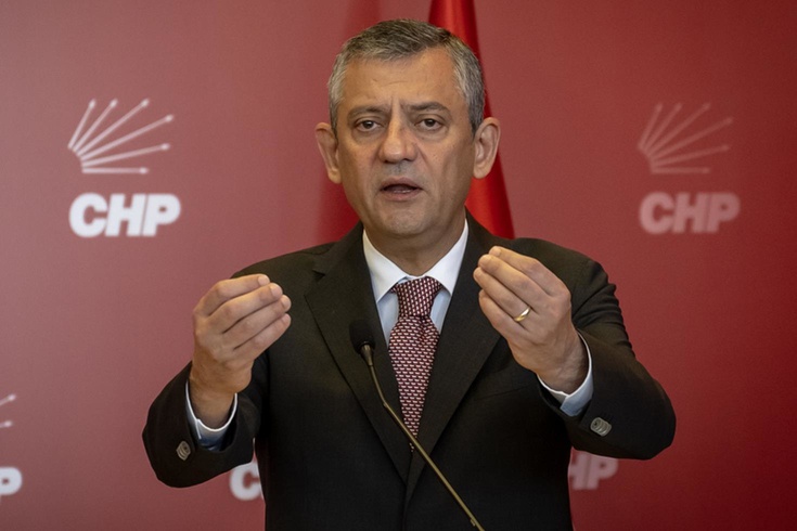 AK Parti'ye geçeceği konuşulan Cemil Tugay, Özel'i kızdırdı: Hain oğlu haindir