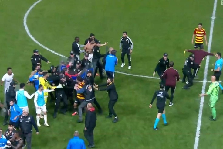Kayserispor-Manisa FK maçının sonunda tansiyon arttı
